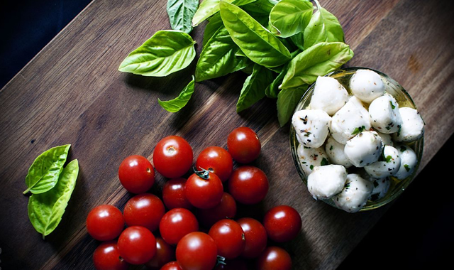 La salade caprese sim-pli-ssi-me